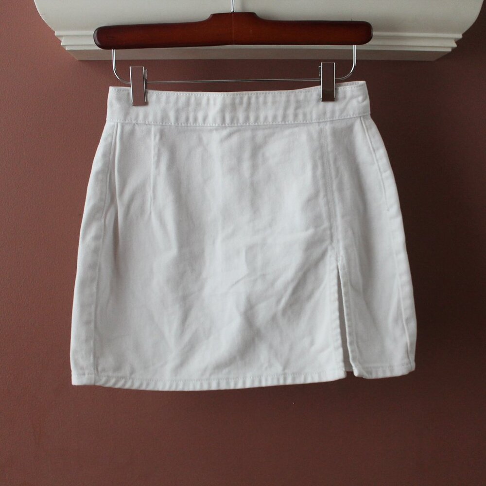 Lioness White Denim Skirt Size XS back zip Lola style